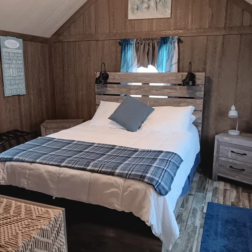 Mystic Lake Cottage Bedroom 2026 (Green)